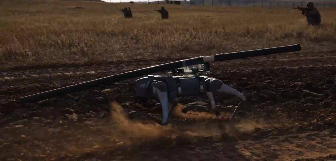 大场面!机器狗、无人机开路<strong></p>
<p>奇安信股票</strong>,实兵对抗演练画面公布