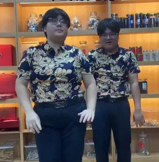 “史上最相似夫妻”被网友建议查下DNA<strong></p>
<p>奇安信股票</strong>,当事人:刚认识时不像,后来越长越像