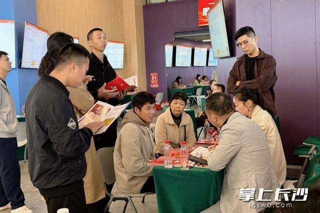 700余名退役军人及军属长沙求职<strong></p>
<p>厦门港务股票</strong>,165人达成意向