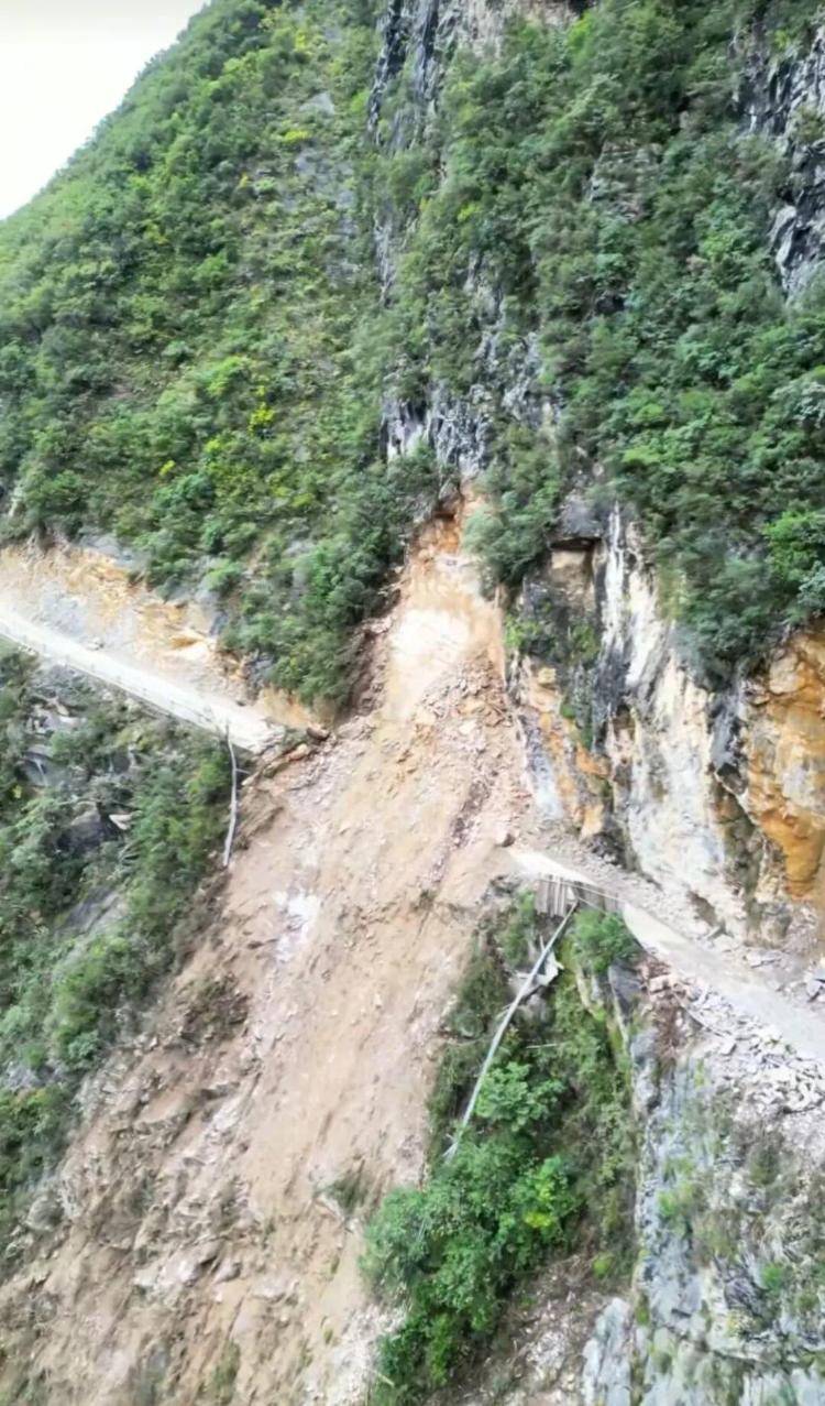 重庆网红“挂壁公路”垮塌<strong></p>
<p>厦门港务股票</strong>,附近村民外出绕行已半月盼修复,当地:已完成排危,正在修