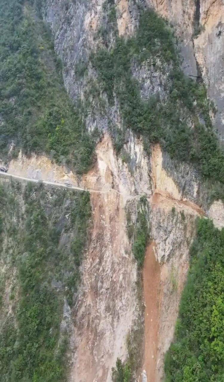 重庆网红“挂壁公路”垮塌<strong></p>
<p>厦门港务股票</strong>,附近村民外出绕行已半月盼修复,当地:已完成排危,正在修