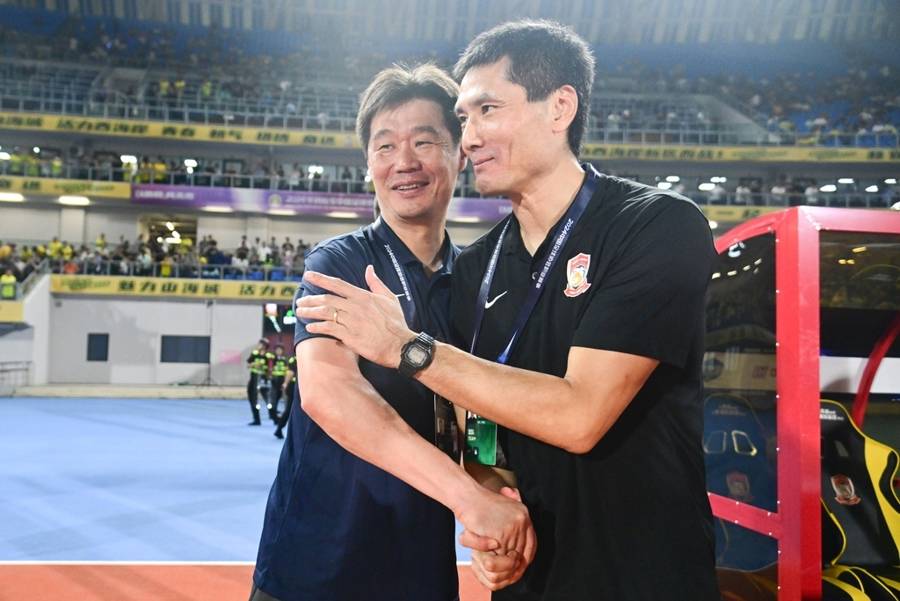 全球选聘四个月<strong></p>
<p>厦门港务股票</strong>,招来只有一年执教经历的本土教练,国足新帅竟是邵佳一