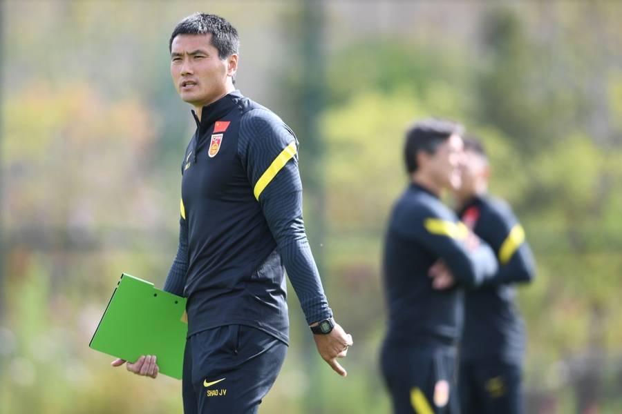 全球选聘四个月<strong></p>
<p>厦门港务股票</strong>,招来只有一年执教经历的本土教练,国足新帅竟是邵佳一