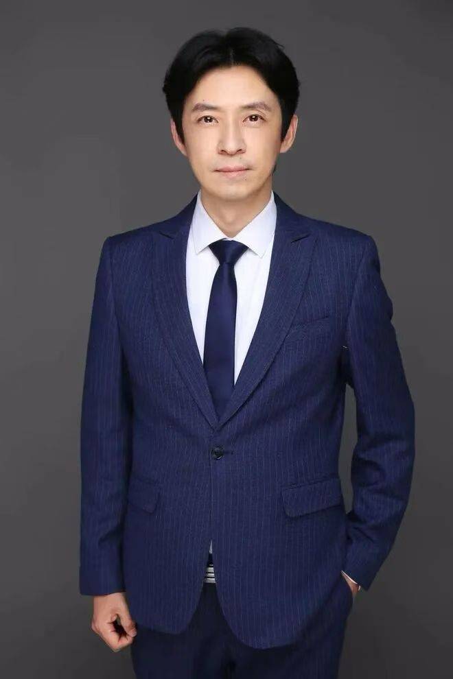 54岁知名影评人突然去世<strong></p>
<p>股票软件</strong>，留诗：白首尤当是少年