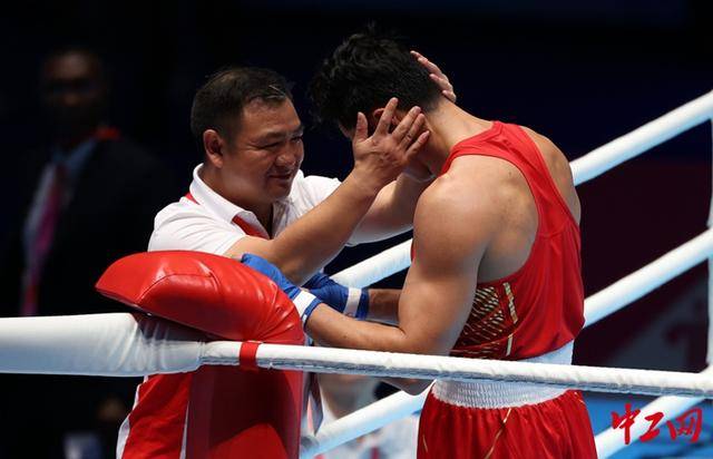 全运会拳击男子80公斤级决赛<strong></p>
<p>七匹狼股票</strong>,王小保夺冠!