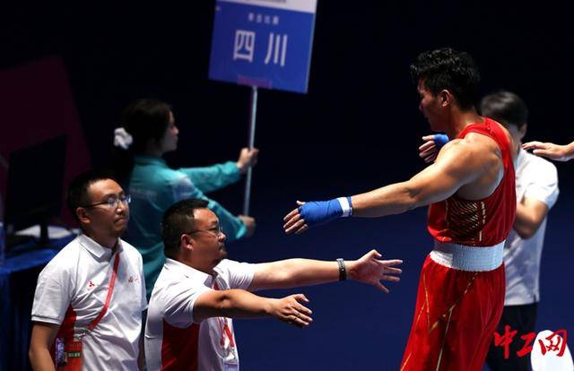 全运会拳击男子80公斤级决赛<strong></p>
<p>七匹狼股票</strong>,王小保夺冠!