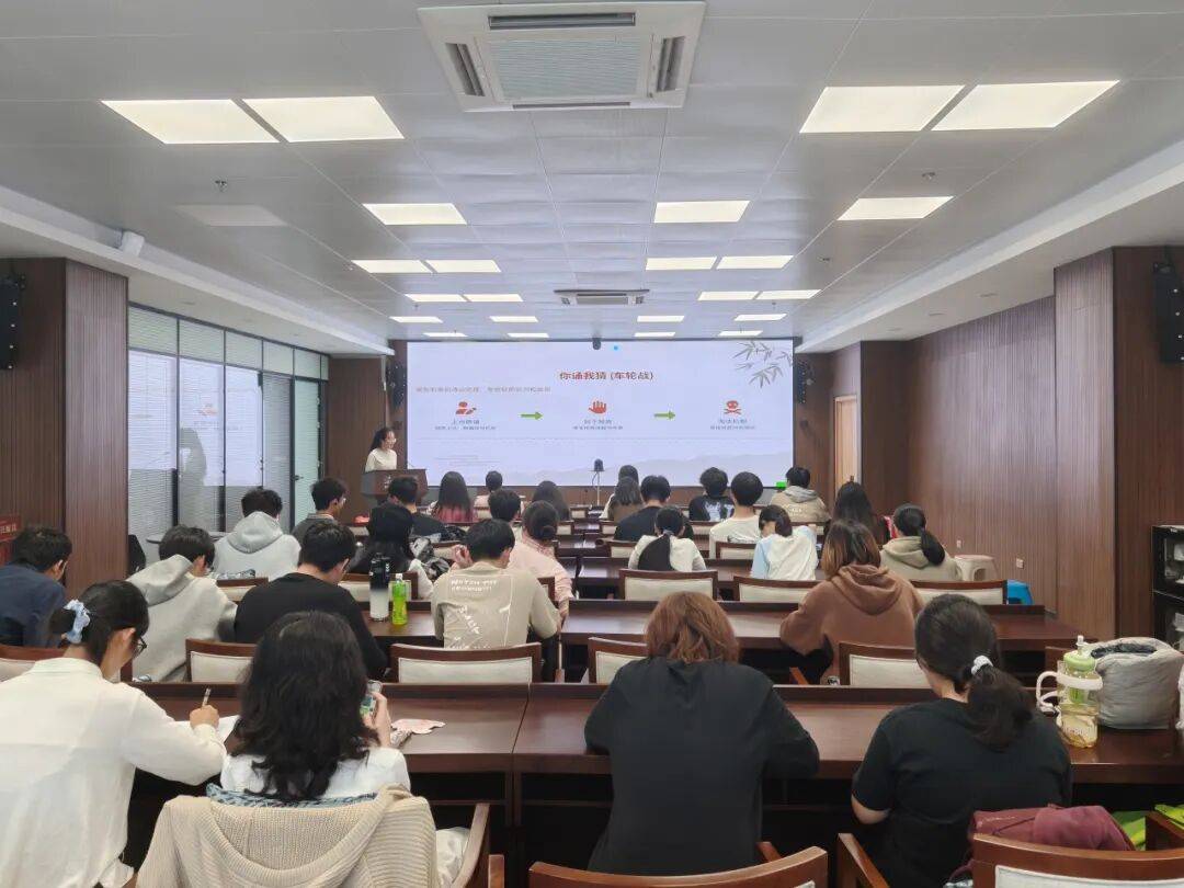 【活动回顾】罗山星悦读“金秋诵章<strong></p>
<p>龙湖股票</strong>，经典有约”活动圆满落幕