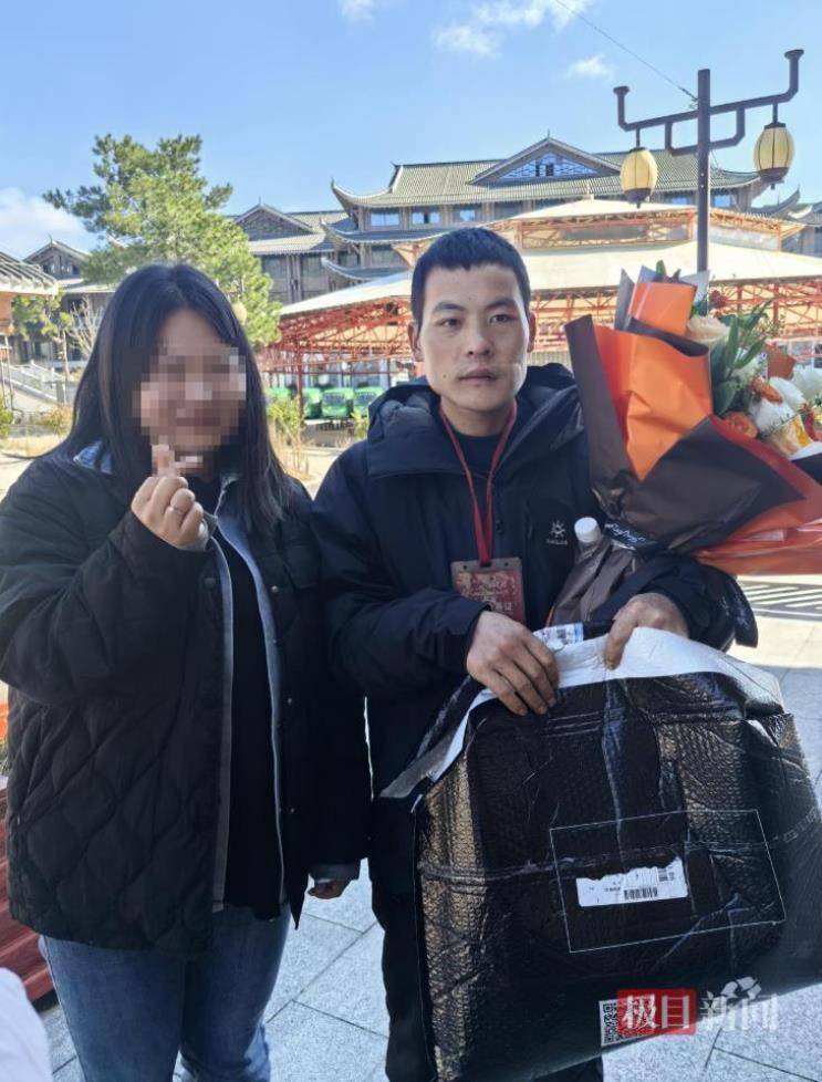 29岁女粉丝专程上山送礼物<strong></p>
<p>鄂尔多斯股票</strong>，声称想做张家界荒野求生选手“刀疤哥”的老婆