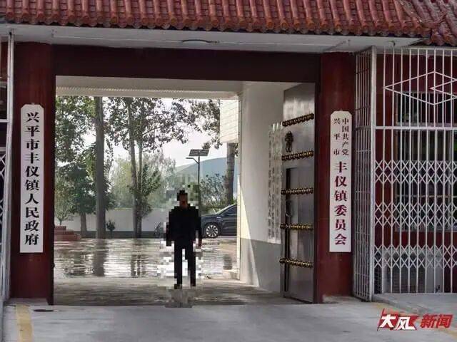 陕西兴平56岁女教师骑电动车“撞树枝”身亡<strong></p>
<p>鄂尔多斯股票</strong>,交警判定担主责,家属提出诸多质疑,多方回应