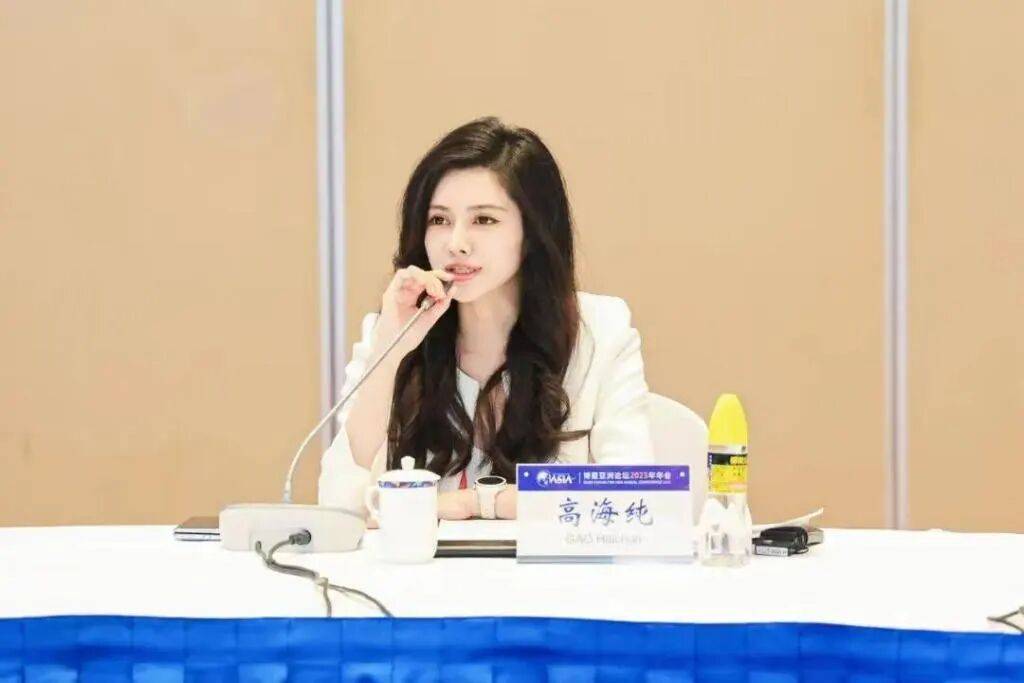 霸王茶姬创始人和“最美光二代”联姻