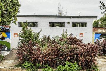 “我只想上个厕所<strong></p>
<p>东方集团股票</strong>，别考我了行不行！”