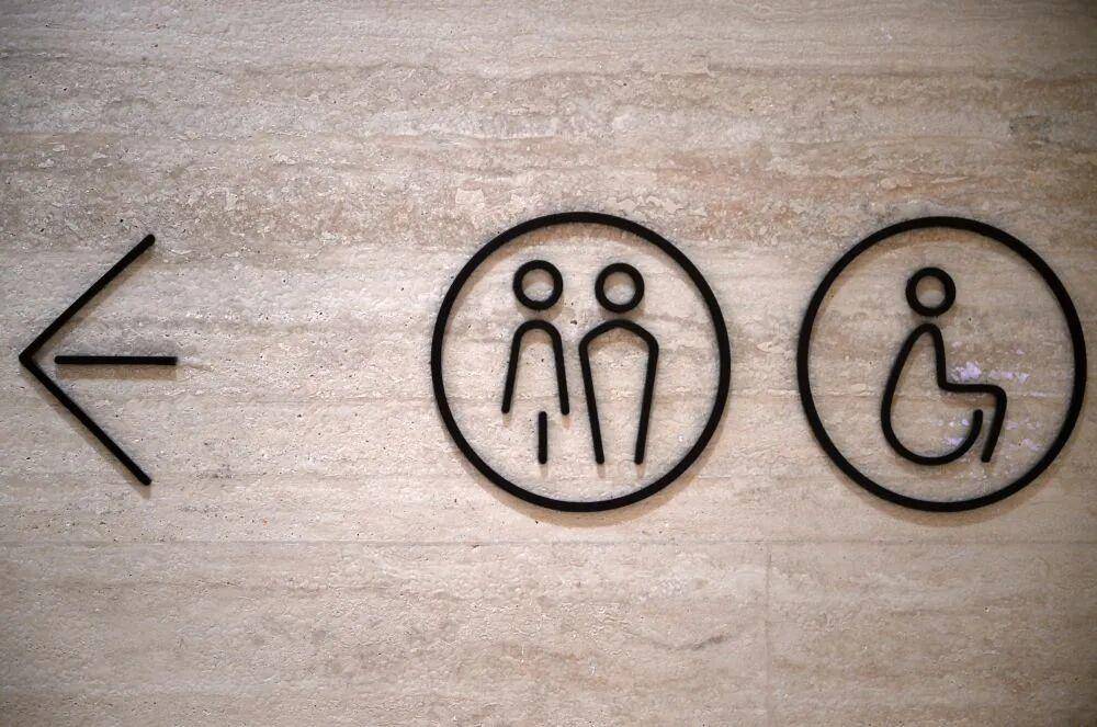 “我只想上个厕所<strong></p>
<p>东方集团股票</strong>，别考我了行不行！”