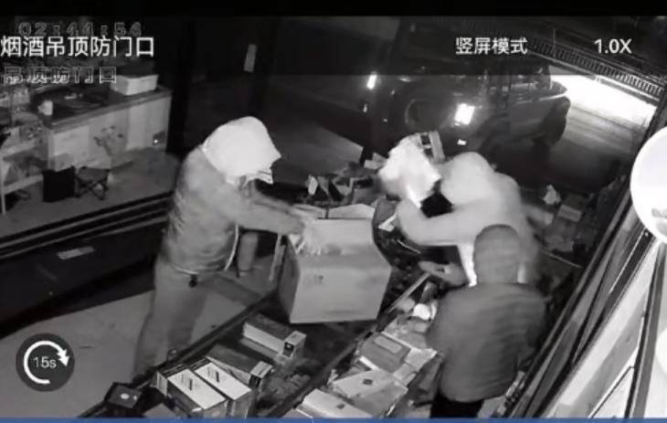多名男子开越野车撞开烟酒店大门行窃<strong></p>
<p>中海达股票</strong>,失主报案称损失超20万元,警方回应