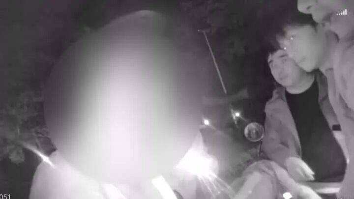 扬州一女子刷短视频惹祸：偷偷去银行取了6万现金<strong></p>
<p>山推股份股票</strong>，结果……