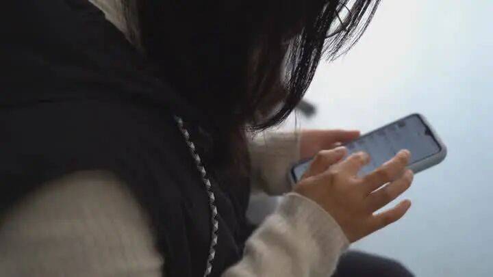 扬州一女子刷短视频惹祸：偷偷去银行取了6万现金<strong></p>
<p>山推股份股票</strong>，结果……