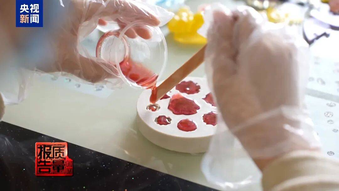 快扔掉!甲醛含量高出上限一倍多<strong></p>
<p>山推股份股票</strong>,戴防毒面具也不行!