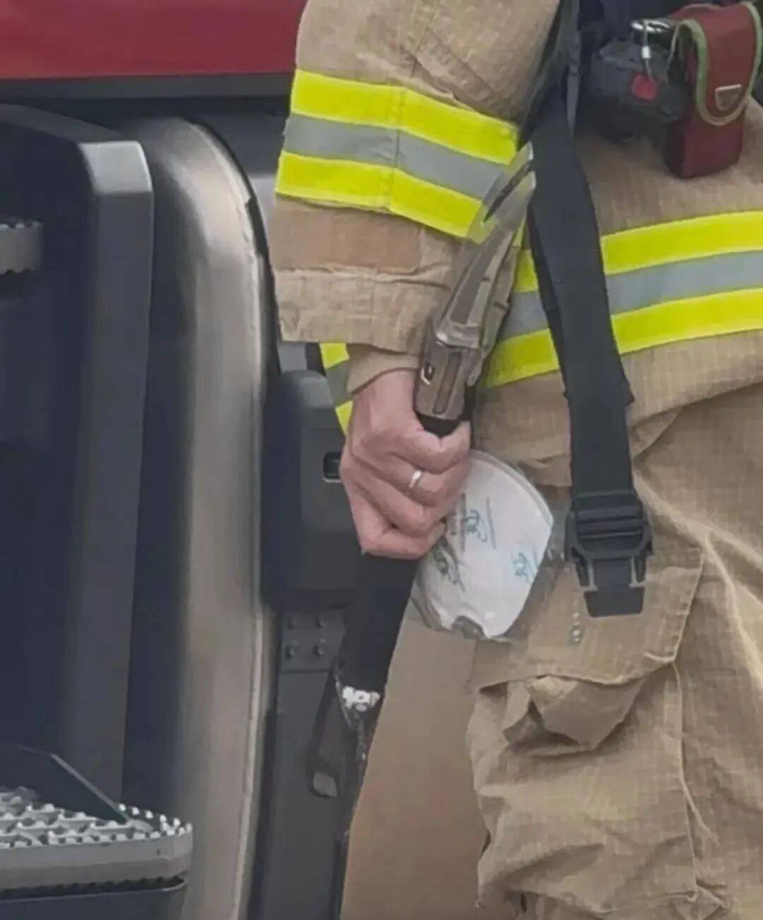 已致94人遇难<strong></p>
<p>新北洋股票</strong>,李家超:望内地协助!廉政公署:或涉贪污!这一幕令人破防