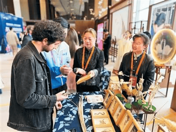 马克龙一路追着它俩<strong></p>
<p>新北洋股票</strong>,抢先一步要访华!