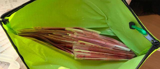 房子要卖了<strong></p>
<p>乐山电力股票</strong>,两万多现金和珍贵邮票却落在里面,还好有他