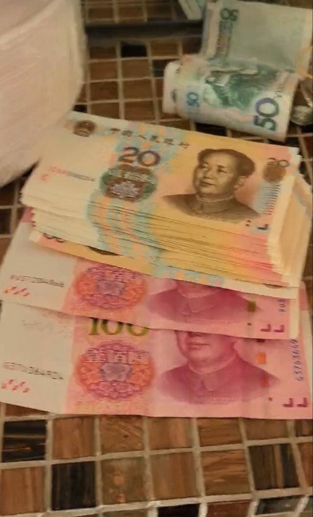 房子要卖了<strong></p>
<p>乐山电力股票</strong>,两万多现金和珍贵邮票却落在里面,还好有他