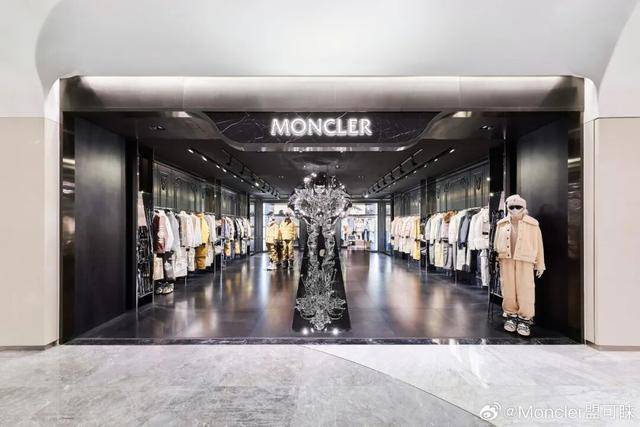 中产最爱的羽绒服，忽然卖不动了？