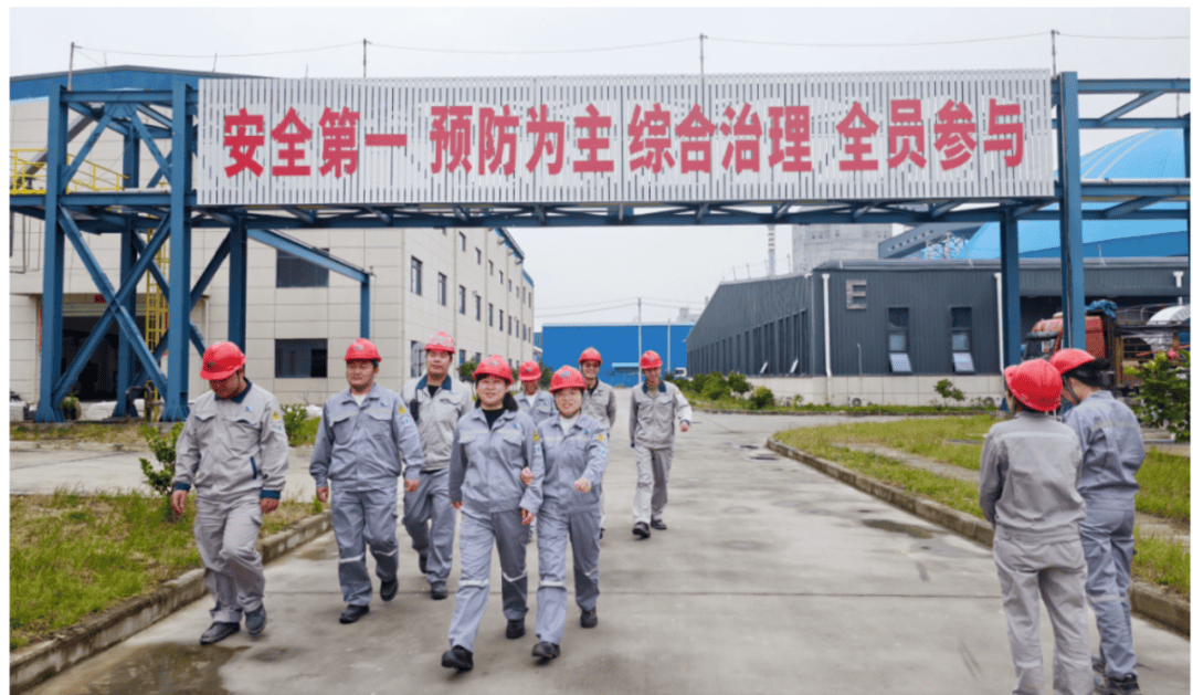 “进入厂区请自觉放弃一切自由”<strong></p>
<p>华新水泥股票</strong>，网友爆料上市企业恒逸石化子公司现雷人标语，母公司疑似发布文章回应争议