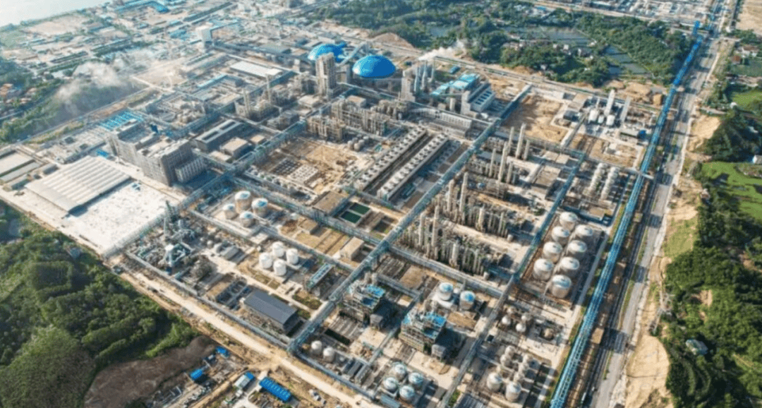 “进入厂区请自觉放弃一切自由”<strong></p>
<p>华新水泥股票</strong>，网友爆料上市企业恒逸石化子公司现雷人标语，母公司疑似发布文章回应争议