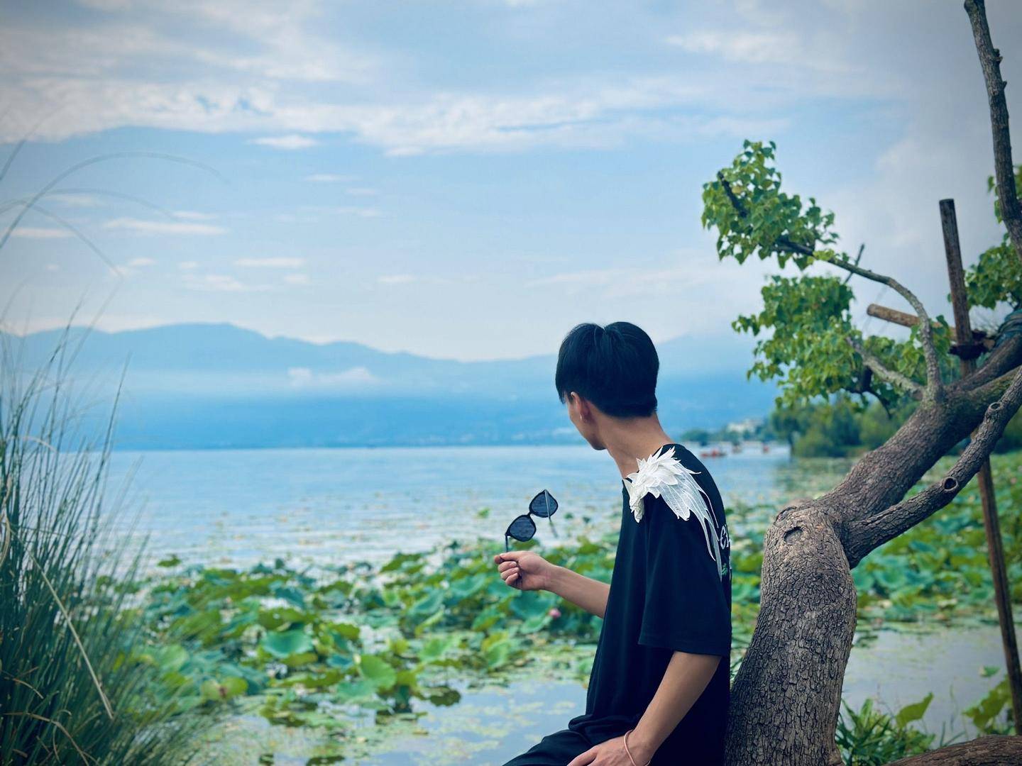 19岁小伙为救跳河女友溺亡，家人称他不会游泳 律师：男女朋友在法律上无明确救助义务