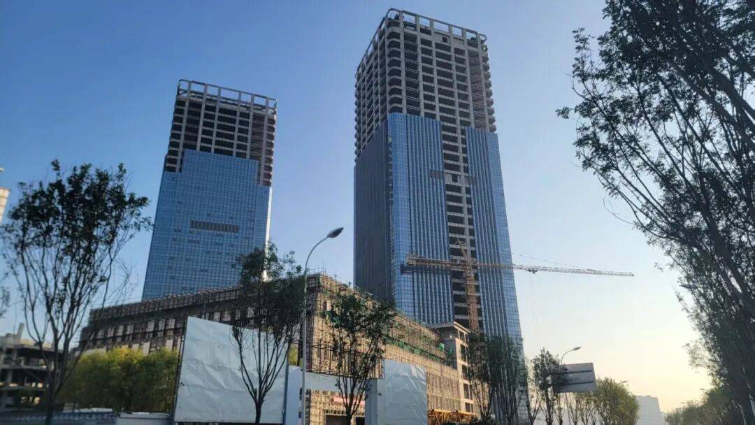 西安地标“双子塔”荒芜十年<strong></p>
<p>中船防务股票</strong>,7.48亿起拍