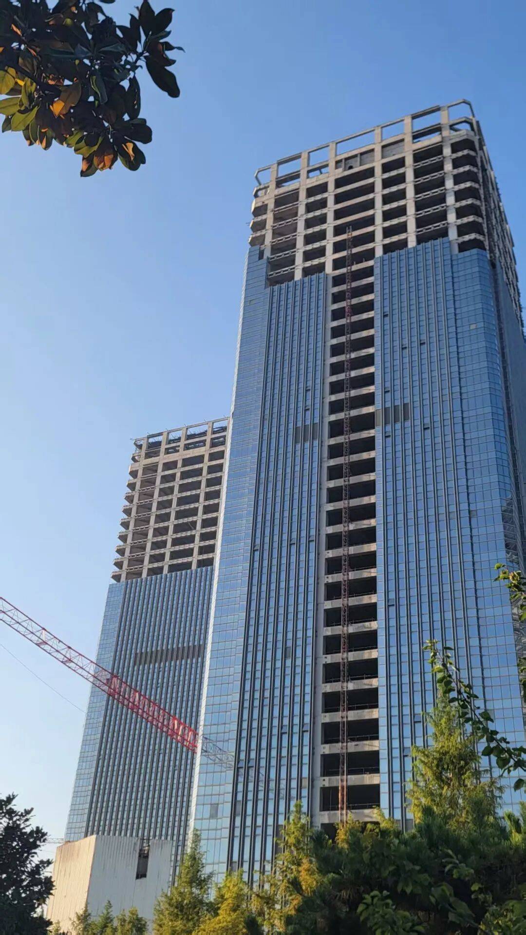 西安地标“双子塔”荒芜十年<strong></p>
<p>中船防务股票</strong>,7.48亿起拍