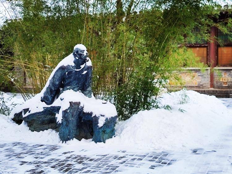 《红楼梦》是“悼明”之作<strong></p>
<p>深圳能源股票</strong>?曹学会:把曹雪芹看低了