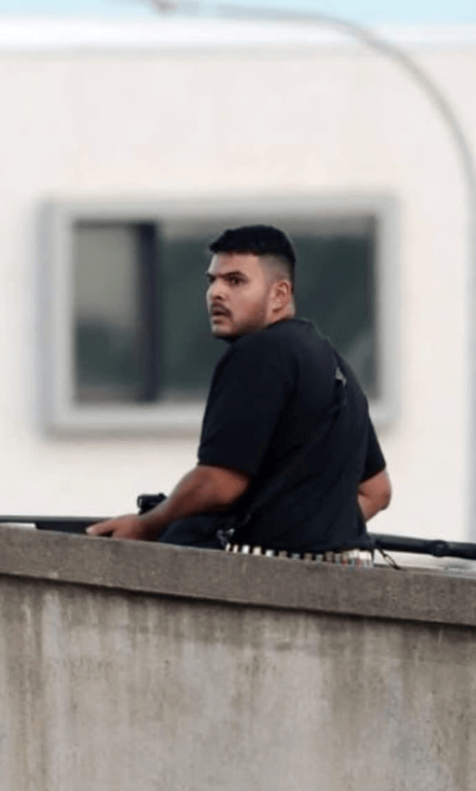 悉尼枪手被制服<strong></p>
<p>天音控股股票</strong>，愤怒民众猛踩头部，调查显示枪手合法持有六支枪