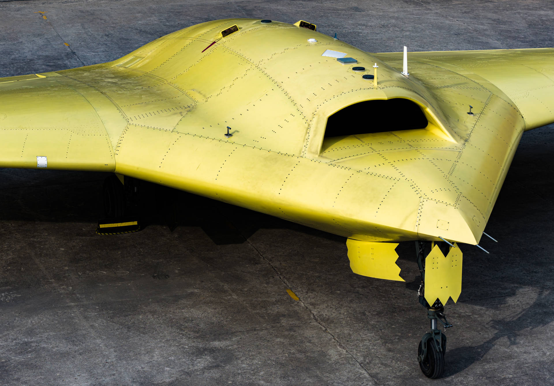 多张高清大图<strong></p>
<p>天音控股股票</strong>！新型高空高速长航时无人机彩虹-7近日成功首飞