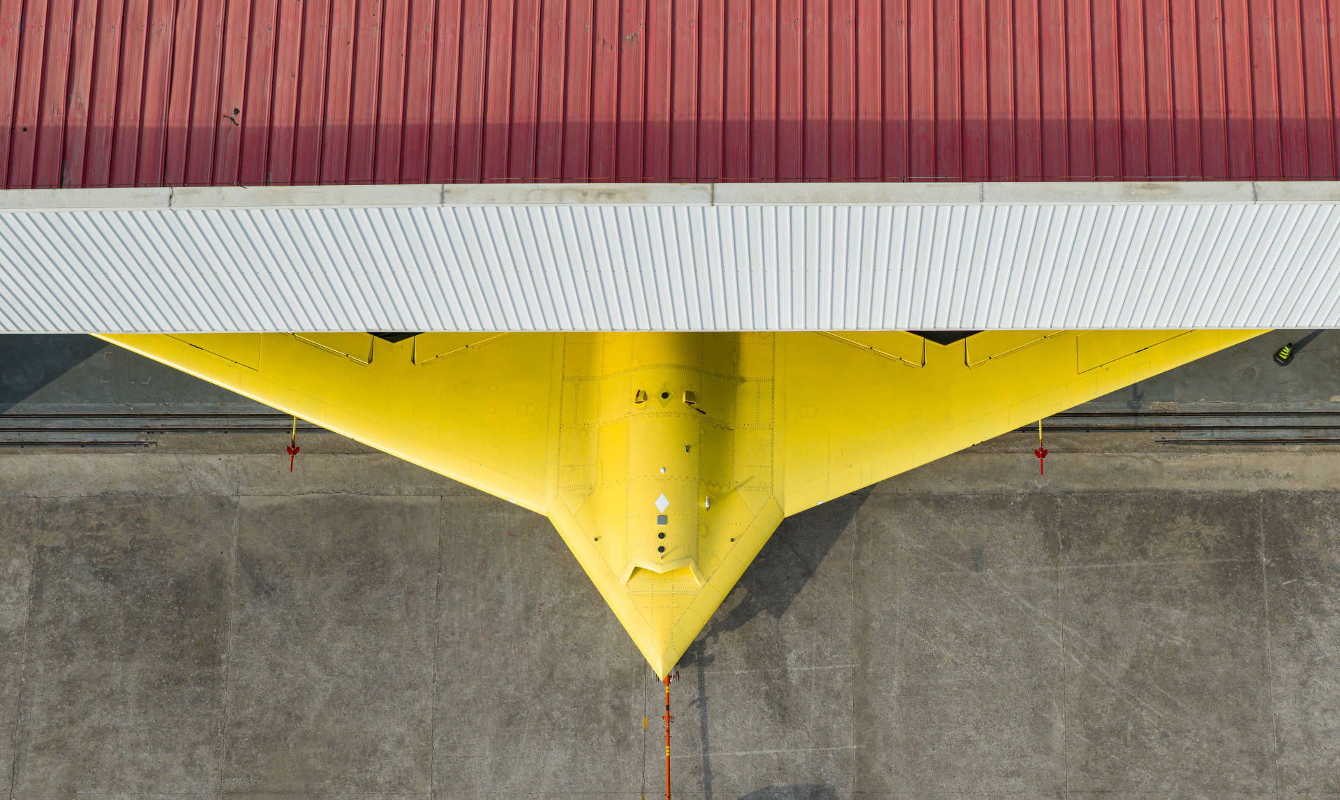 多张高清大图<strong></p>
<p>天音控股股票</strong>！新型高空高速长航时无人机彩虹-7近日成功首飞