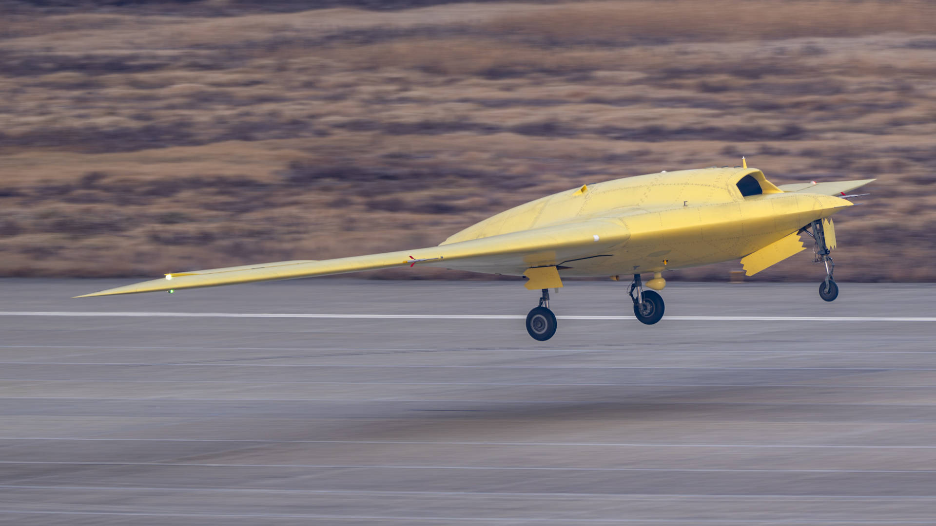 多张高清大图<strong></p>
<p>天音控股股票</strong>！新型高空高速长航时无人机彩虹-7近日成功首飞