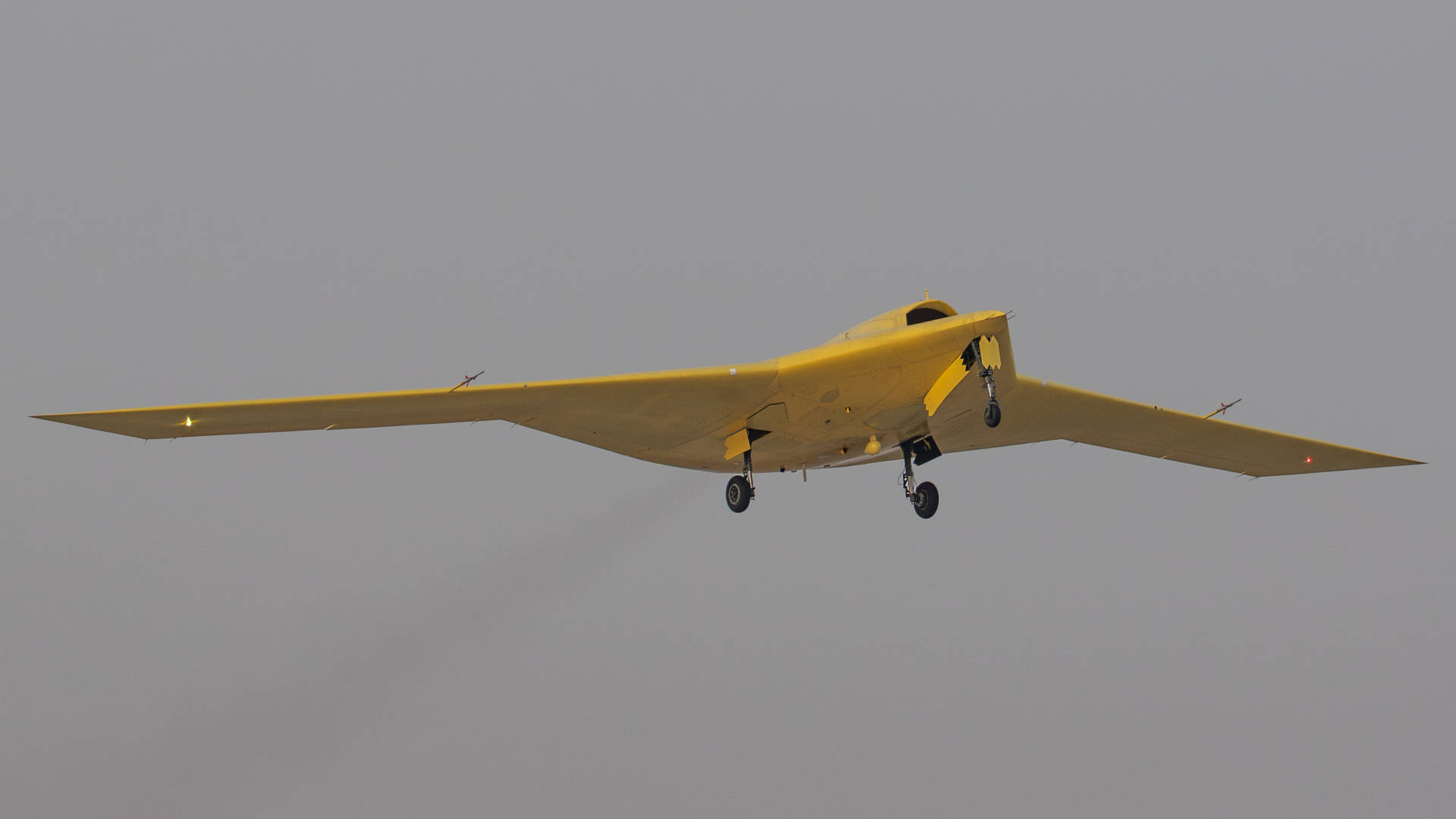 多张高清大图<strong></p>
<p>天音控股股票</strong>！新型高空高速长航时无人机彩虹-7近日成功首飞