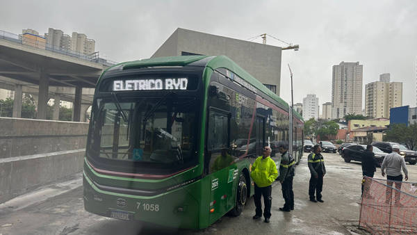 德国铁路公司订购中国电动公交车<strong></p>
<p>新东方股票</strong>，德财长：让我十分恼火