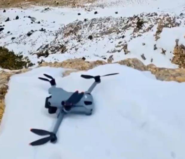 土耳其老鹰空中抓走无人机<strong></p>
<p>和而泰股票</strong>，带上山顶“玩自拍”