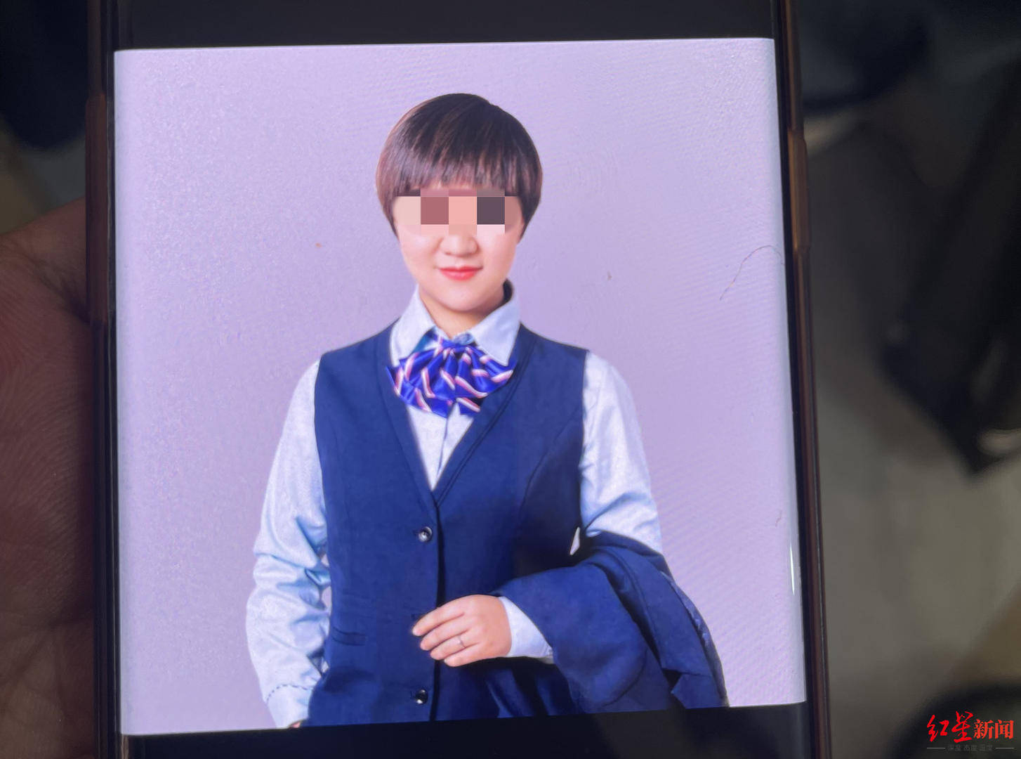 36岁银行女经理和丈夫先后自杀：生前花180万元预订豪车，身后留下两个幼女丨红星调查