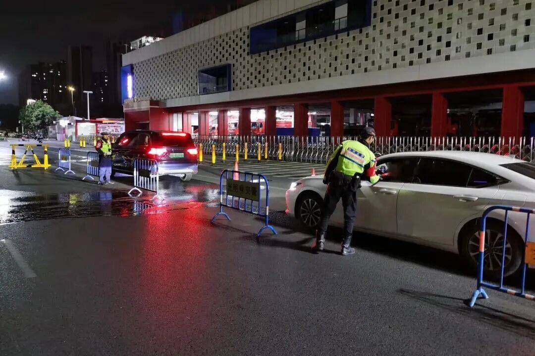 连摔6次<strong></p>
<p>亚盛集团股票</strong>，抢救无效身亡！广东交警：将严查