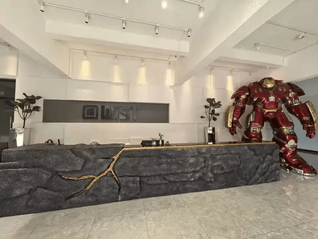 一边万人大厂停工<strong></p>
<p>红太阳股票</strong>，一边出口订单暴增：“潮玩之都”东莞，深陷冰火两重天