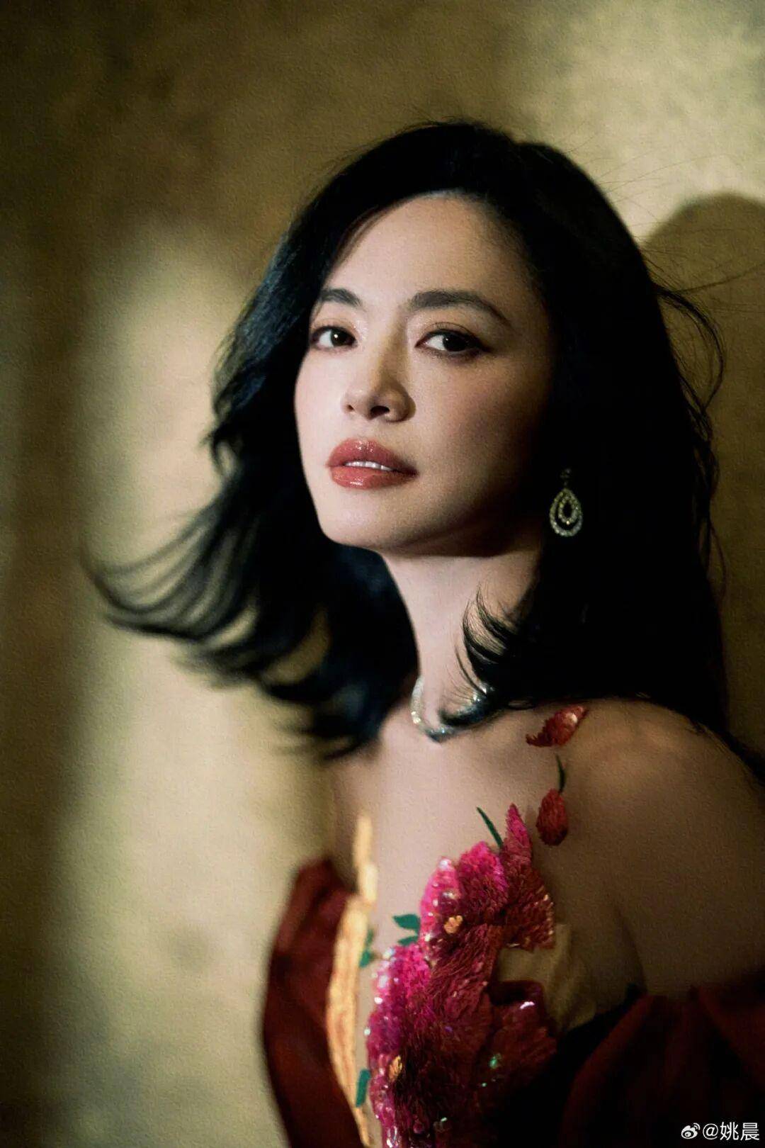 姚晨曹郁官宣离婚：多年前结束了婚姻关系<strong></p>
<p>南国置业股票</strong>，考虑当时孩子年幼，未对外公布，以后是家人一样的朋友