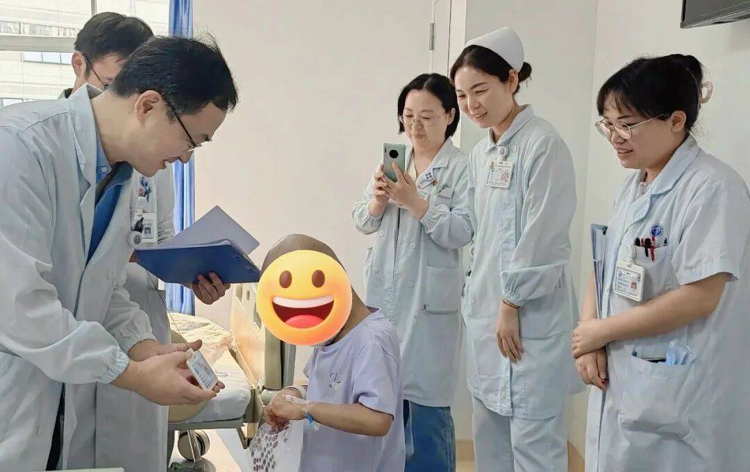 “感觉天塌了”！深圳女孩5岁患癌<strong></p>
<p>星巴克股票</strong>，爸妈决定：为她冻存卵巢组织